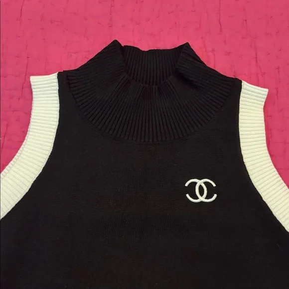 CHANEL Sleeveless Black and white knit Top, M - Picture 3 of 9